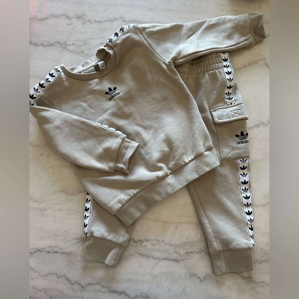 B62adidas Originals Kids Beige Two-Piece Track Set